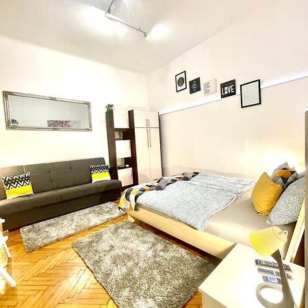 Small Cosy Apartment Near The Famous Westend City Center Budapest Exteriör bild