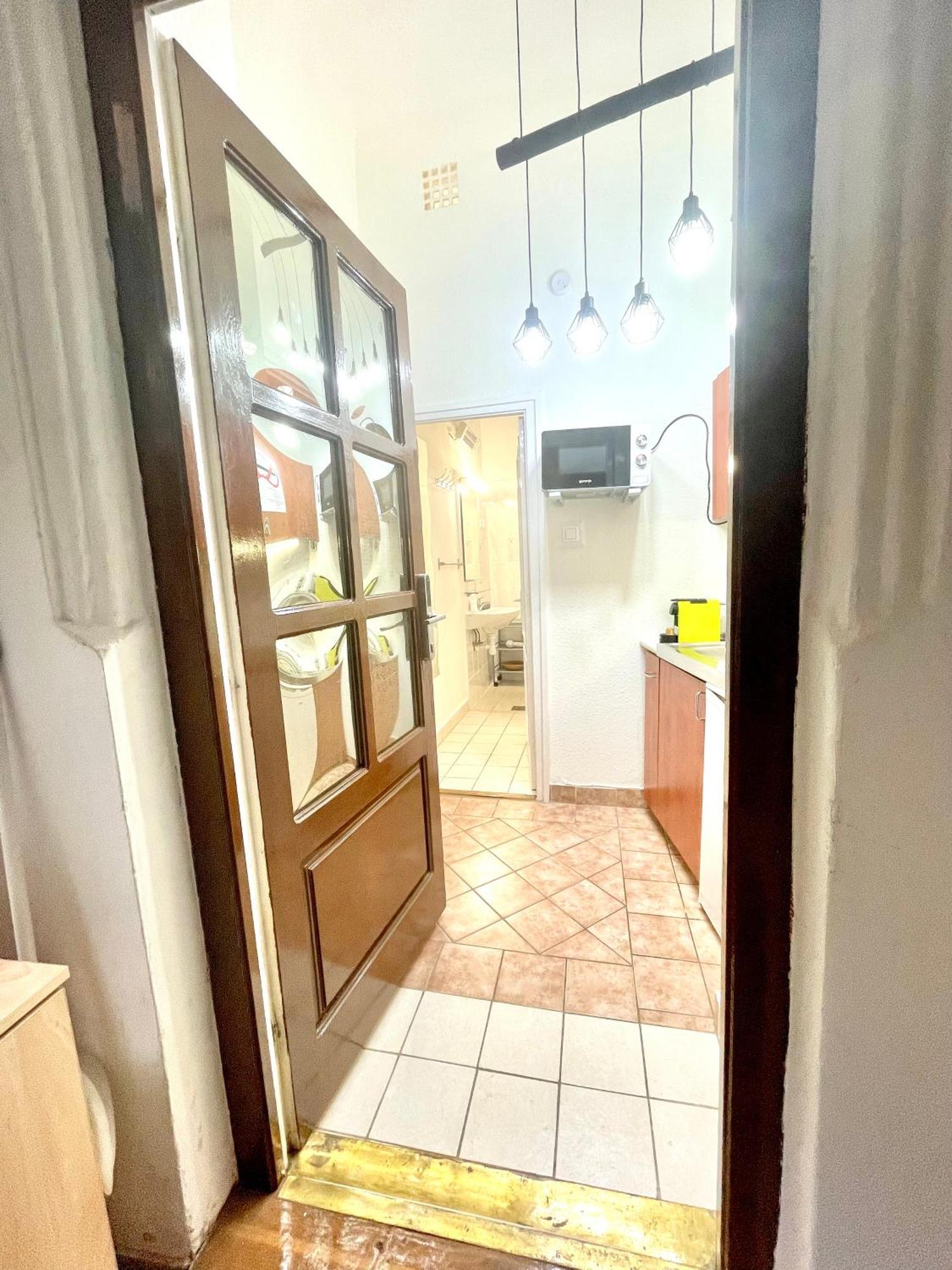 Small Cosy Apartment Near The Famous Westend City Center Budapest Exteriör bild