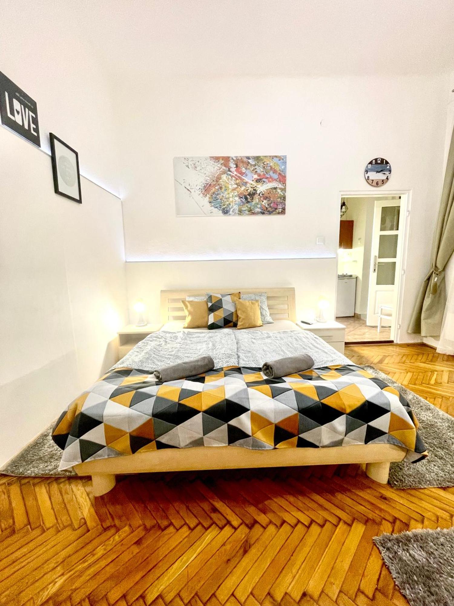 Small Cosy Apartment Near The Famous Westend City Center Budapest Exteriör bild