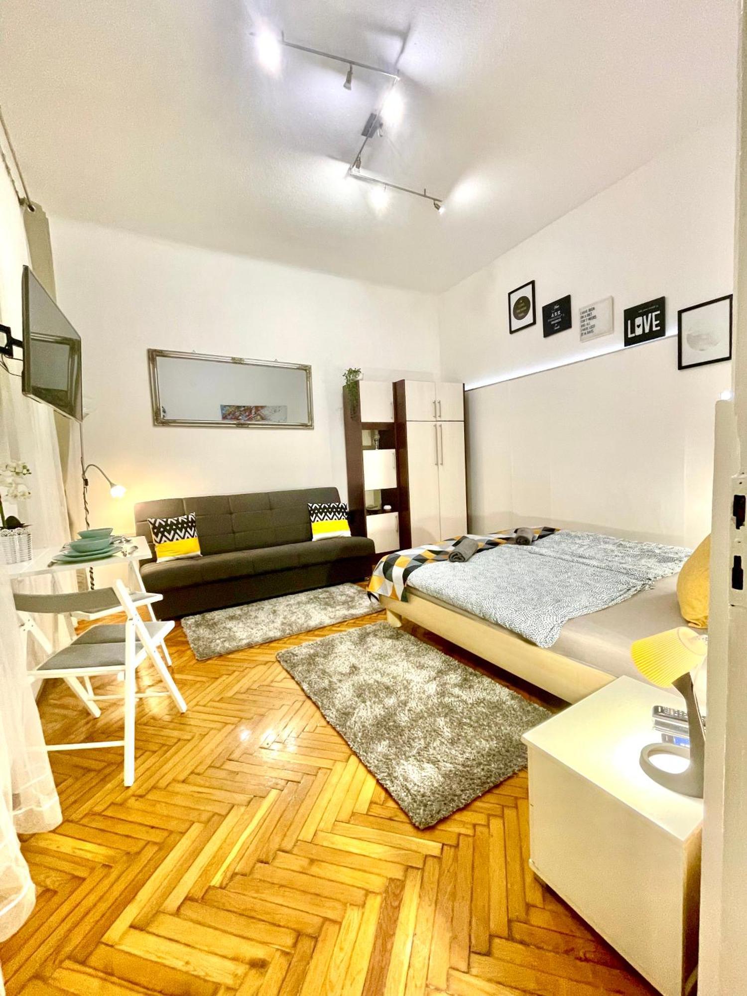 Small Cosy Apartment Near The Famous Westend City Center Budapest Exteriör bild