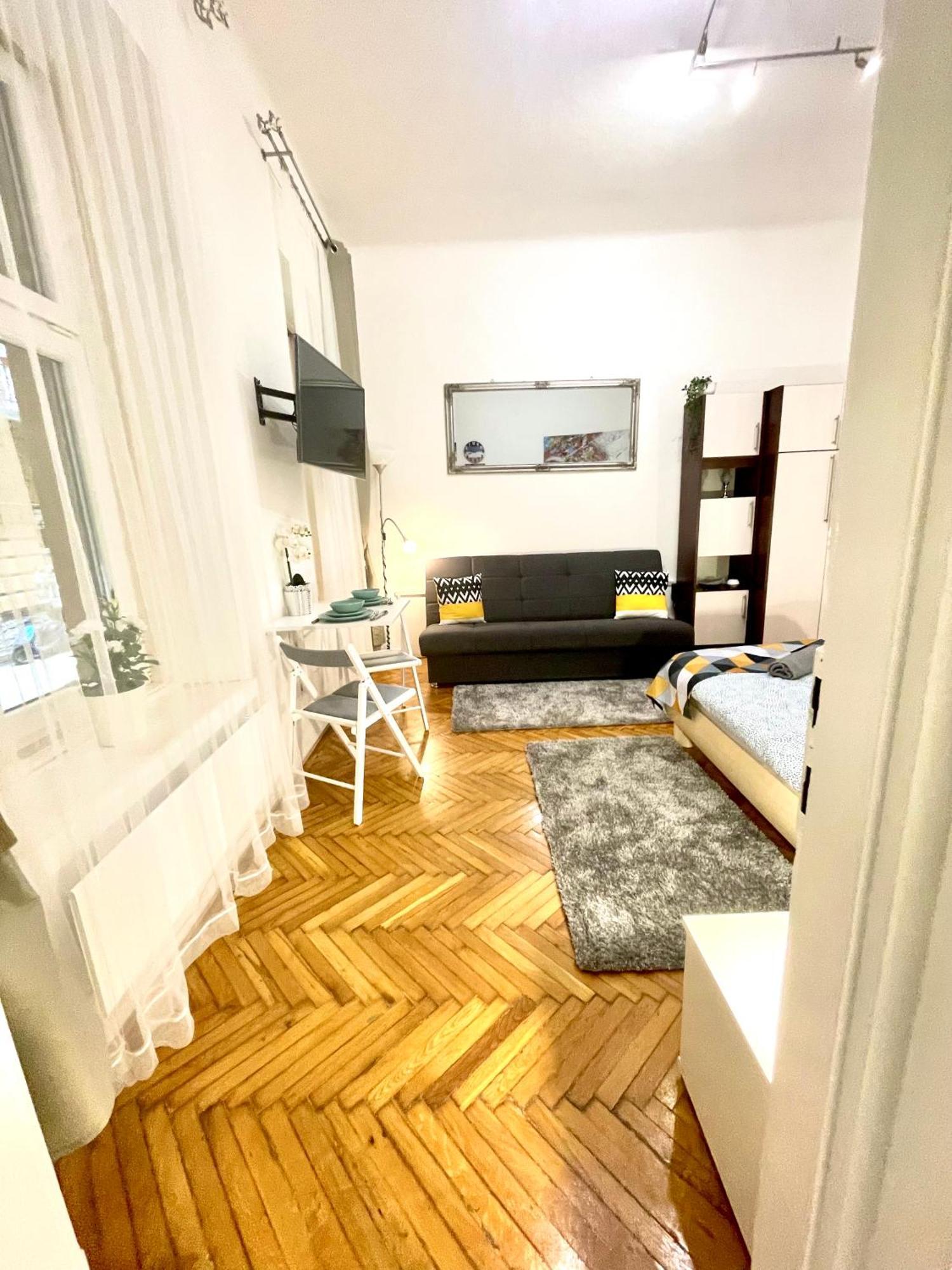 Small Cosy Apartment Near The Famous Westend City Center Budapest Exteriör bild