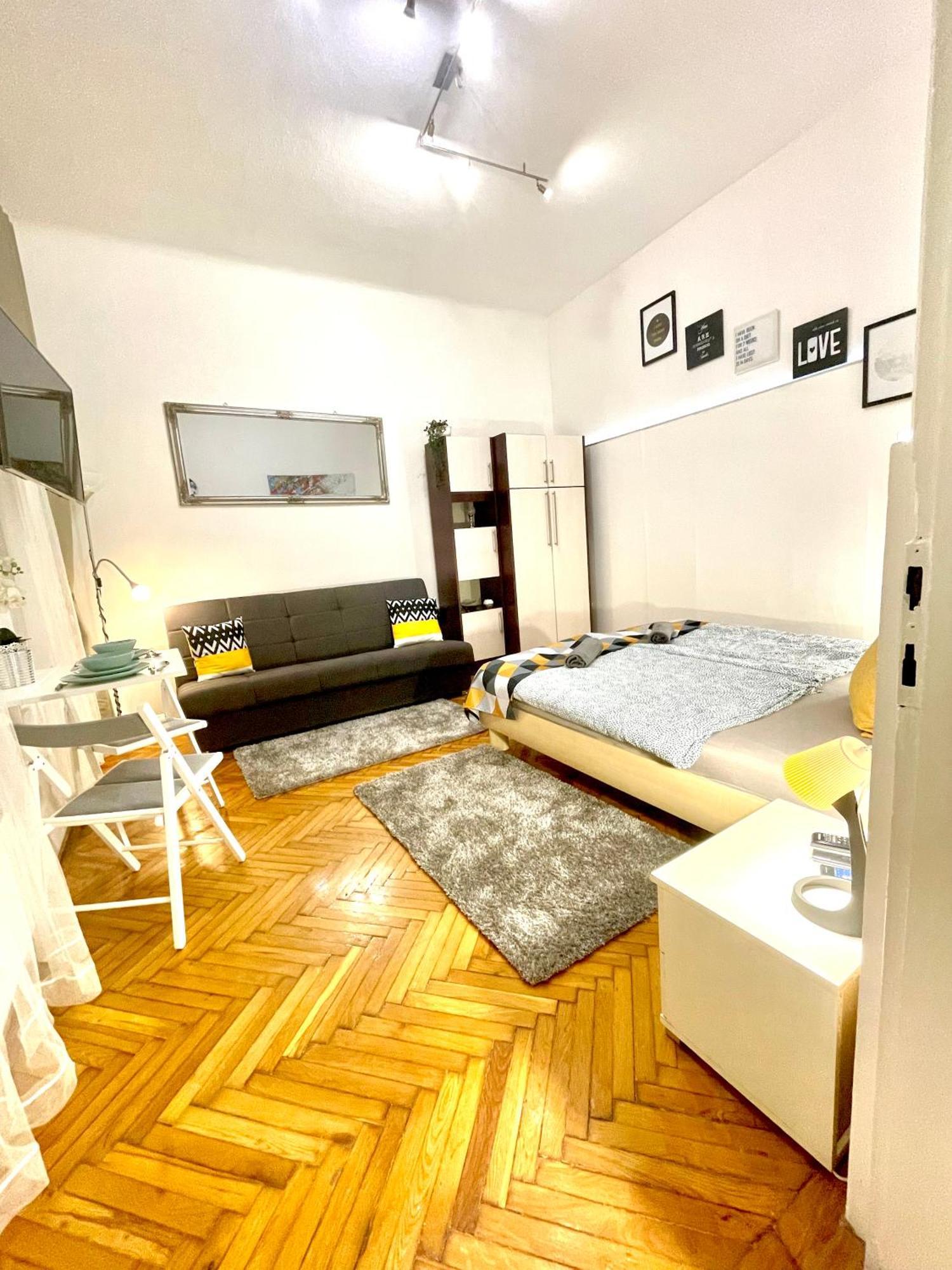 Small Cosy Apartment Near The Famous Westend City Center Budapest Exteriör bild