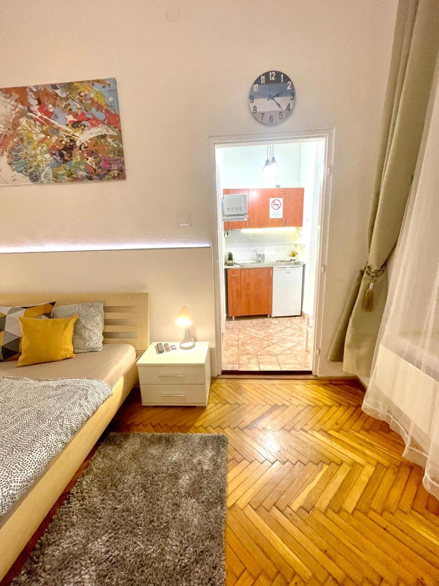 Small Cosy Apartment Near The Famous Westend City Center Budapest Exteriör bild