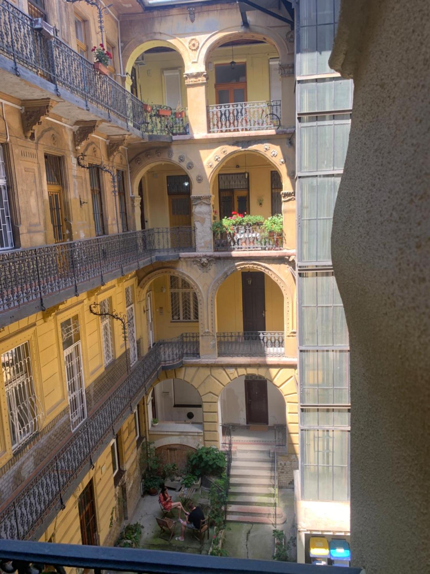 Small Cosy Apartment Near The Famous Westend City Center Budapest Exteriör bild