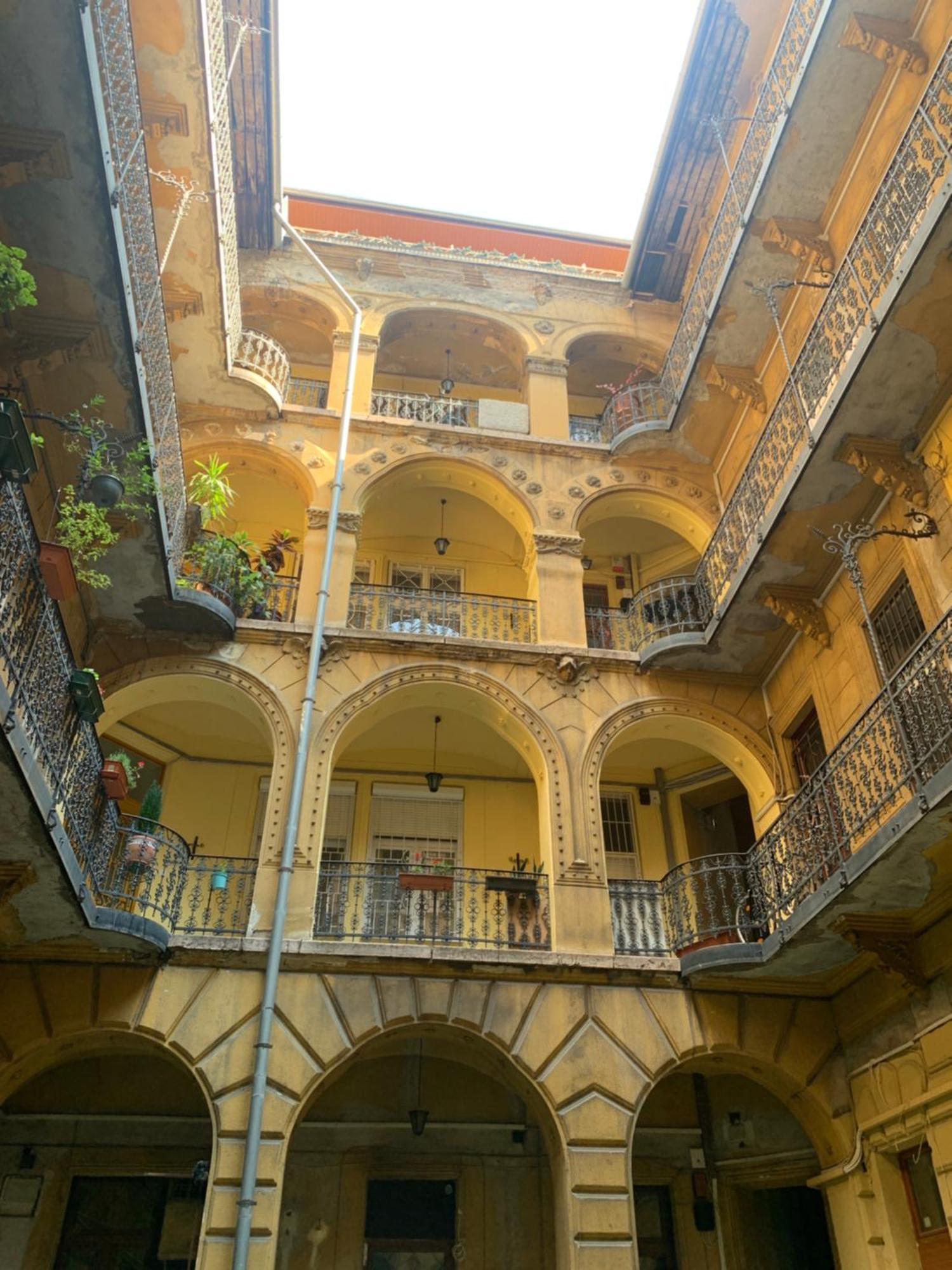 Small Cosy Apartment Near The Famous Westend City Center Budapest Exteriör bild