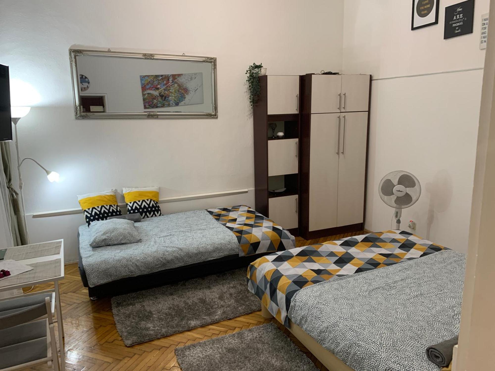 Small Cosy Apartment Near The Famous Westend City Center Budapest Exteriör bild