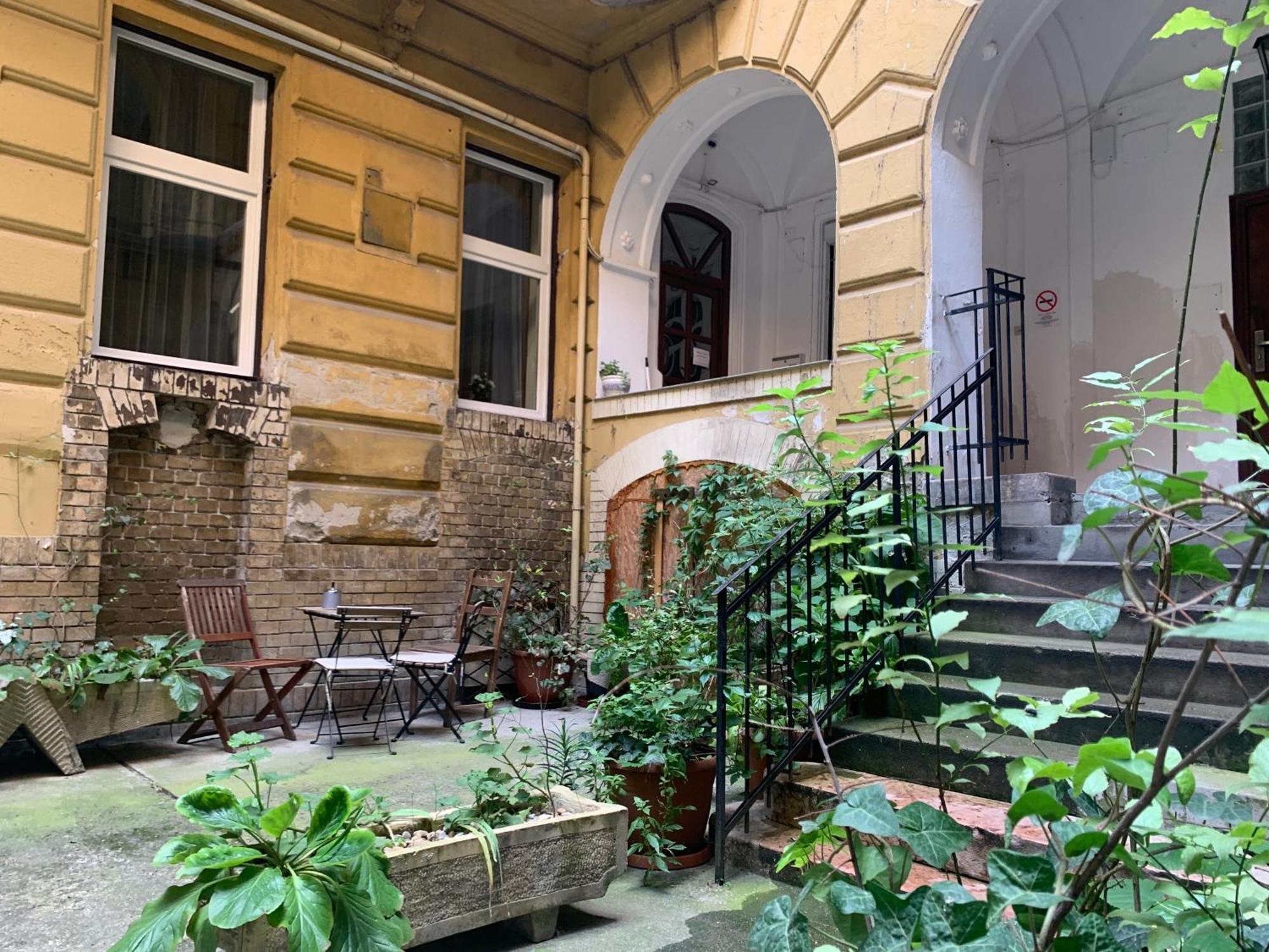 Small Cosy Apartment Near The Famous Westend City Center Budapest Exteriör bild