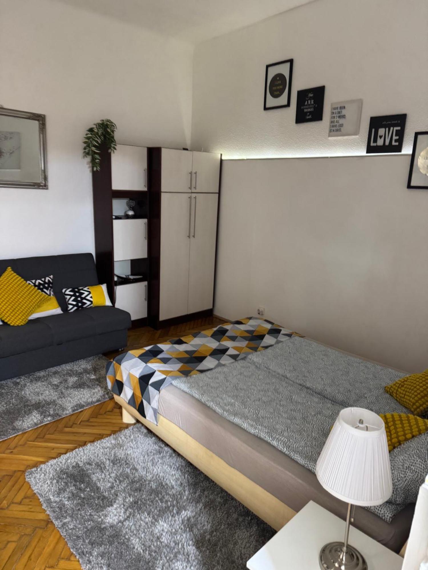 Small Cosy Apartment Near The Famous Westend City Center Budapest Exteriör bild